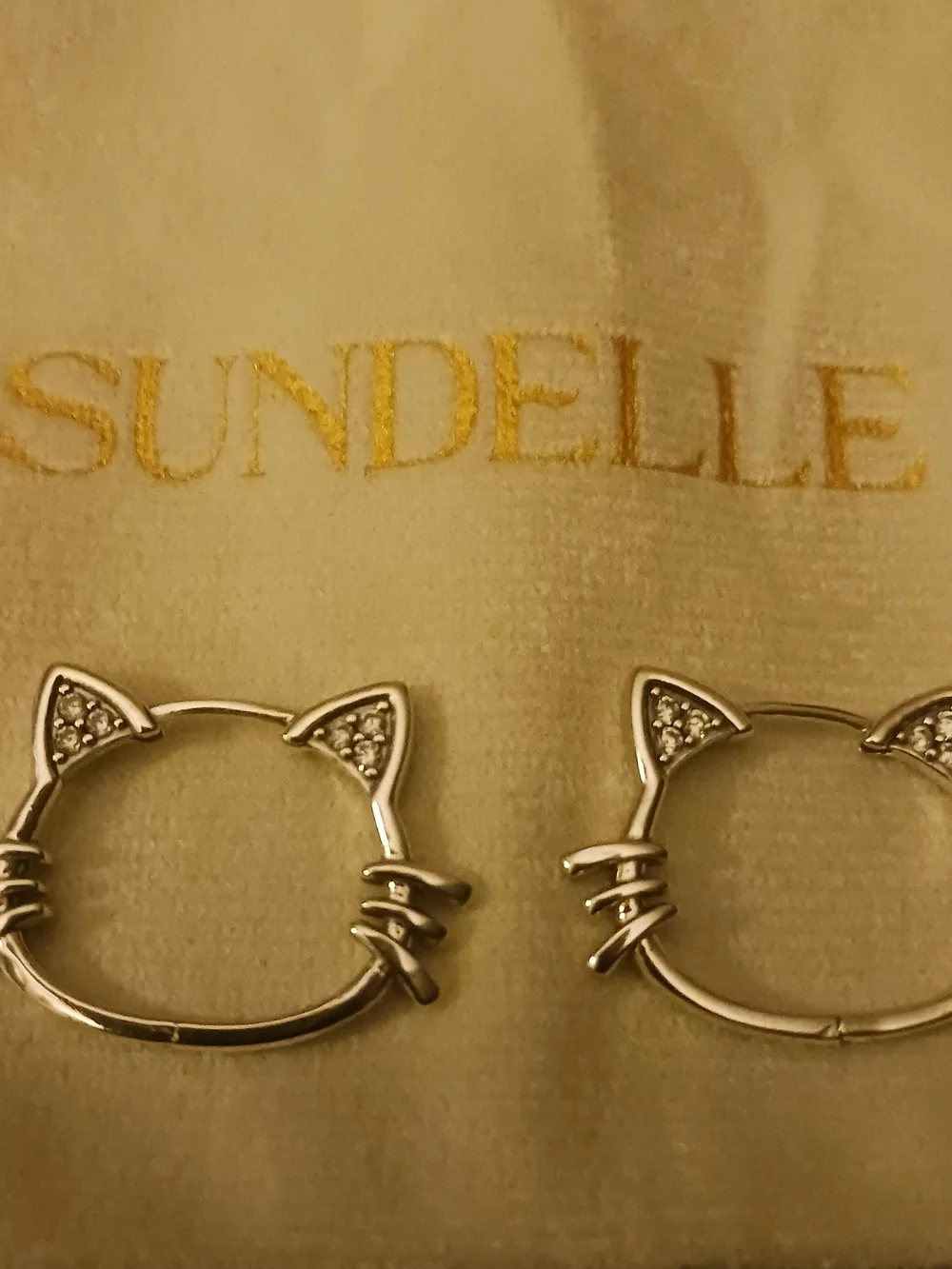 Sundelle Silver Cat Face Earrings, NWT